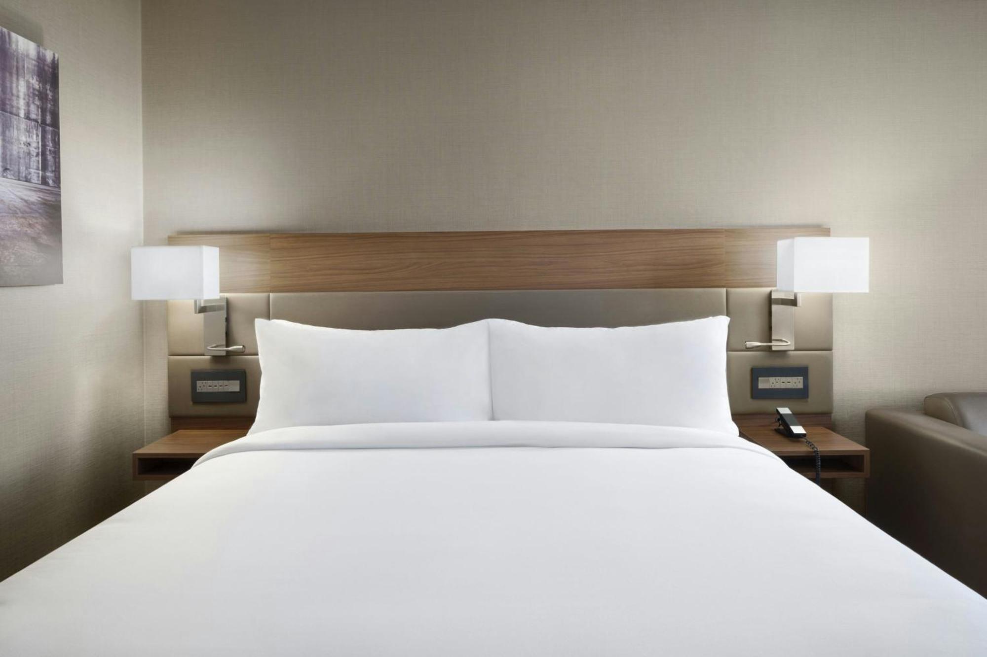 Ac Hotel By Marriott St. Louis Clayton Exterior photo